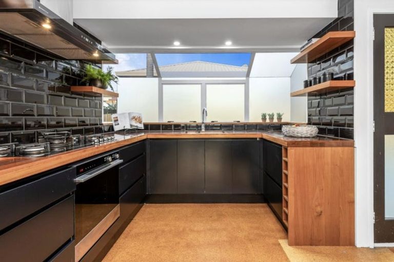 Photo of property in 5 Rakino Avenue, Manly, Whangaparaoa, 0930