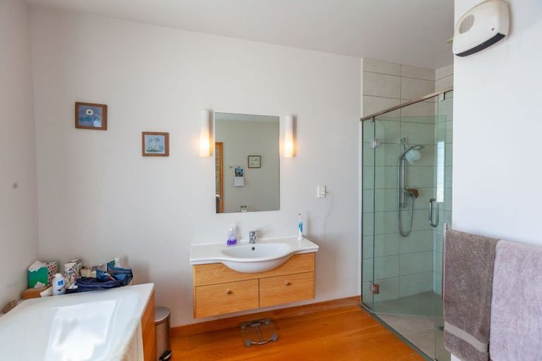 Photo of property in 5 Chilton Road, Hospital Hill, Napier, 4110