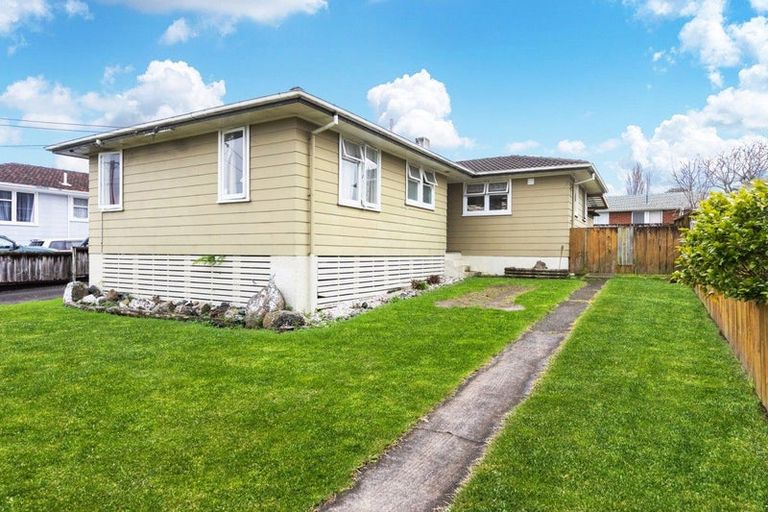 Photo of property in 16 Old Wairoa Road, Papakura, 2110