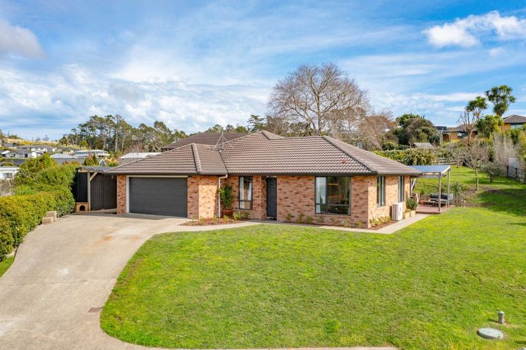 Photo of property in 5 Gavinike Place, Waimauku, 0812