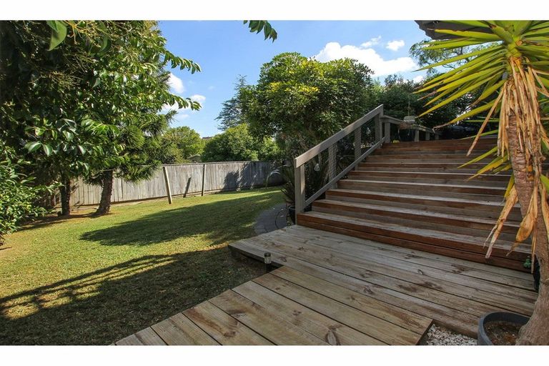 Photo of property in 2/2 Ceramco Place, Torbay, Auckland, 0630