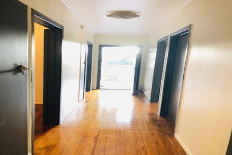 Photo of property in 1/6 Ascot Avenue, Henderson, Auckland, 0610