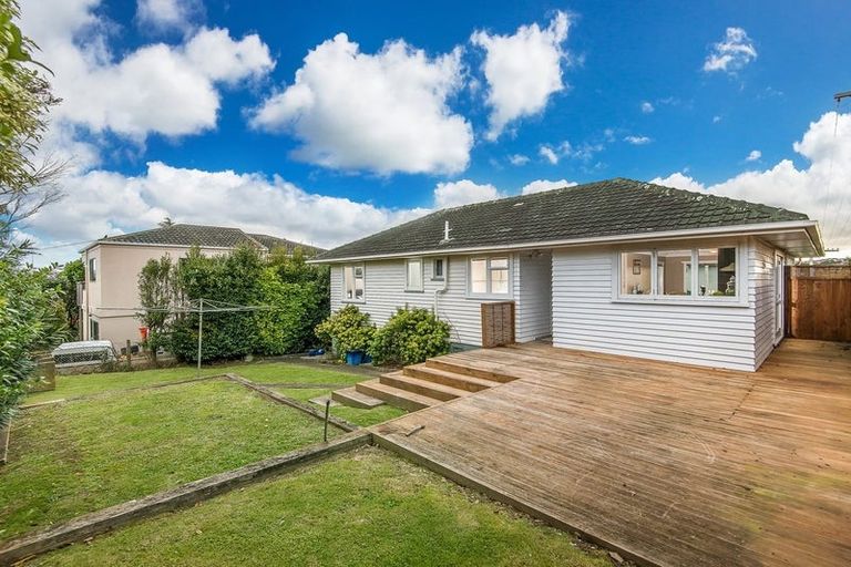 Photo of property in 1/16 Howard Road, Northcote, Auckland, 0627