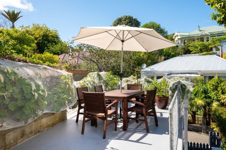 Photo of property in 6 Cameron Road, Bluff Hill, Napier, 4110