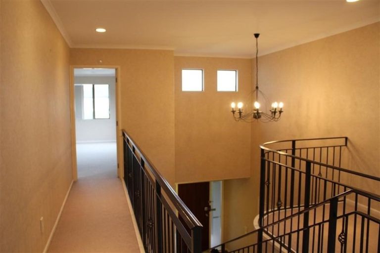 Photo of property in 33 Carousel Crescent, East Tamaki Heights, Auckland, 2016