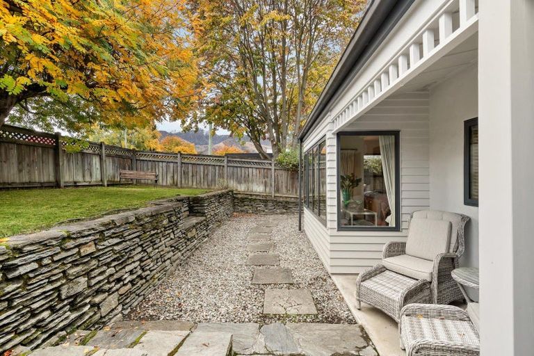 Photo of property in 63 Devon Street, Arrowtown, 9302