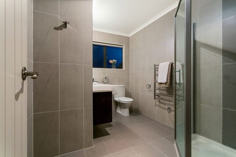 Photo of property in 19 Springvale Drive, Fairview Heights, Auckland, 0632