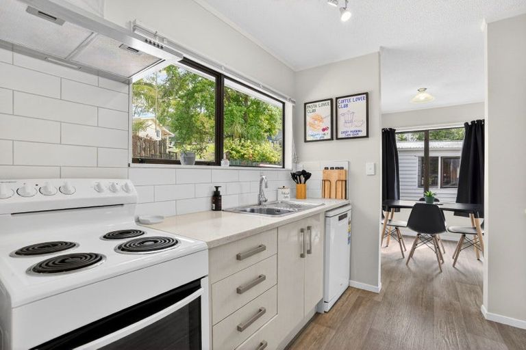 Photo of property in 8 Wirihana Road, Titirangi, Auckland, 0604