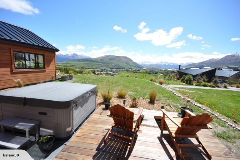 Photo of property in 36 Jacks Point Rise, Jacks Point, Queenstown, 9371