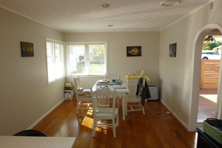 Photo of property in 16 Waione Avenue, Te Atatu Peninsula, Auckland, 0610