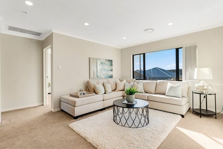 Photo of property in 22 Cassidy Drive, Orewa, 0931