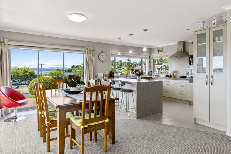 Photo of property in 19 Kinder Street, Acacia Bay, Taupo, 3330