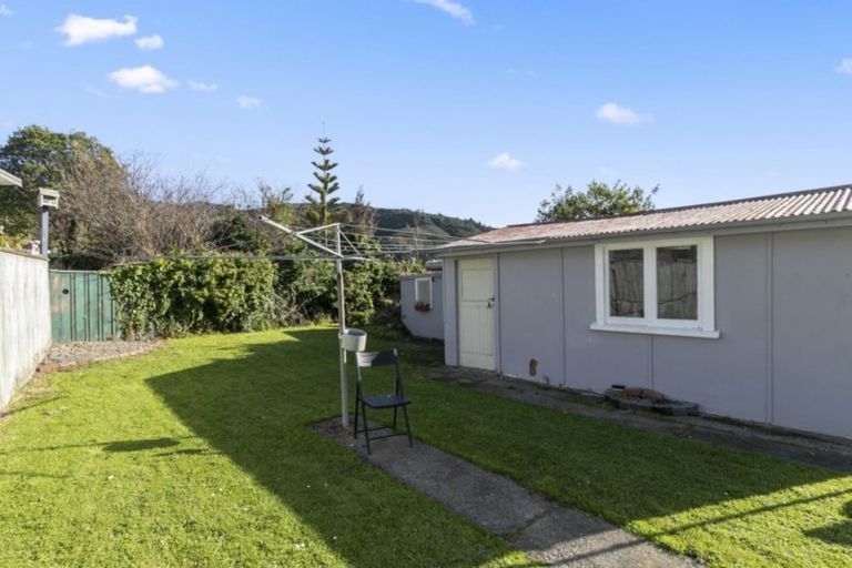 Photo of property in 16 Cleland Crescent, Naenae, Lower Hutt, 5011