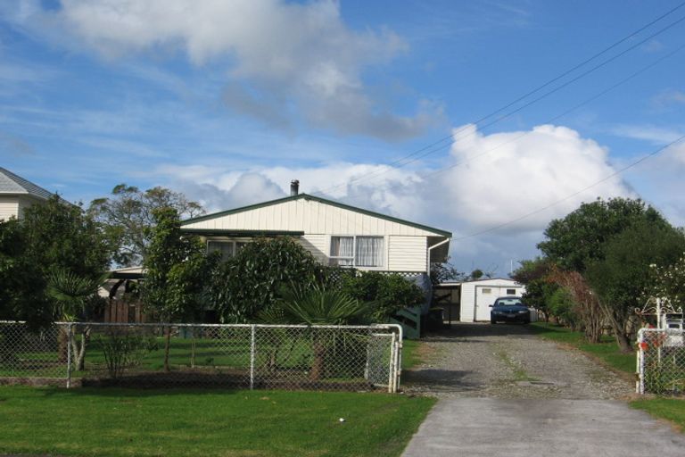 Photo of property in 108 Matipo Road, Te Atatu Peninsula, Auckland, 0610