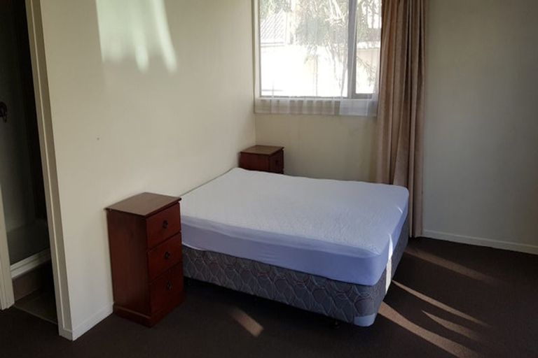 Photo of property in 8d Schnapper Rock Road, Schnapper Rock, Auckland, 0632