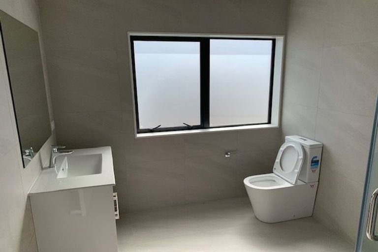 Photo of property in 9a Jillteresa Crescent, Half Moon Bay, Auckland, 2012