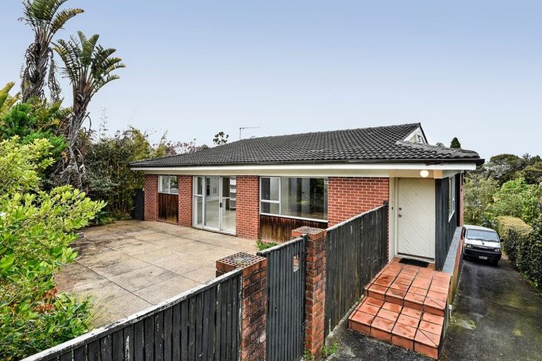 Photo of property in 34 Raymond Terrace, Northcote, Auckland, 0627