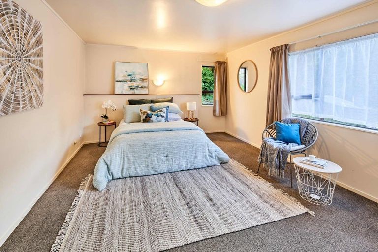 Photo of property in 72b Newlands Road, Newlands, Wellington, 6037