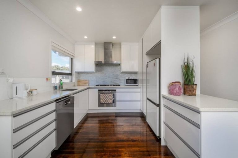 Photo of property in 46 Bleakhouse Road, Howick, Auckland, 2014