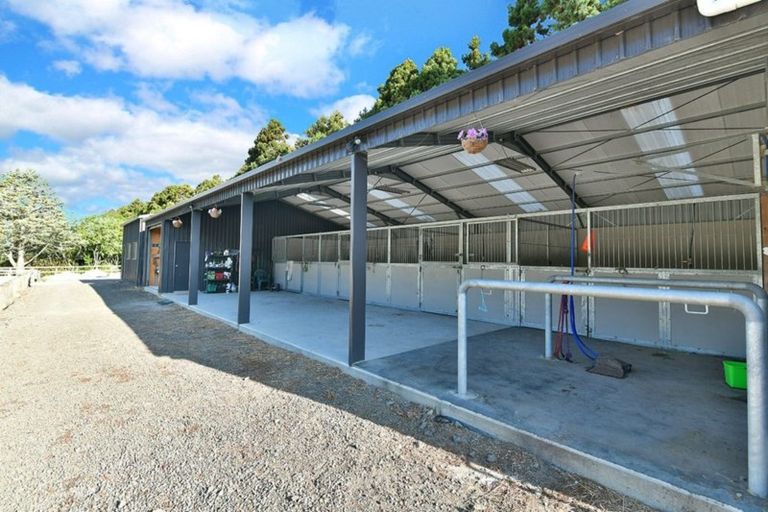 Photo of property in 30 Moontide Road, Kumeu, 0892