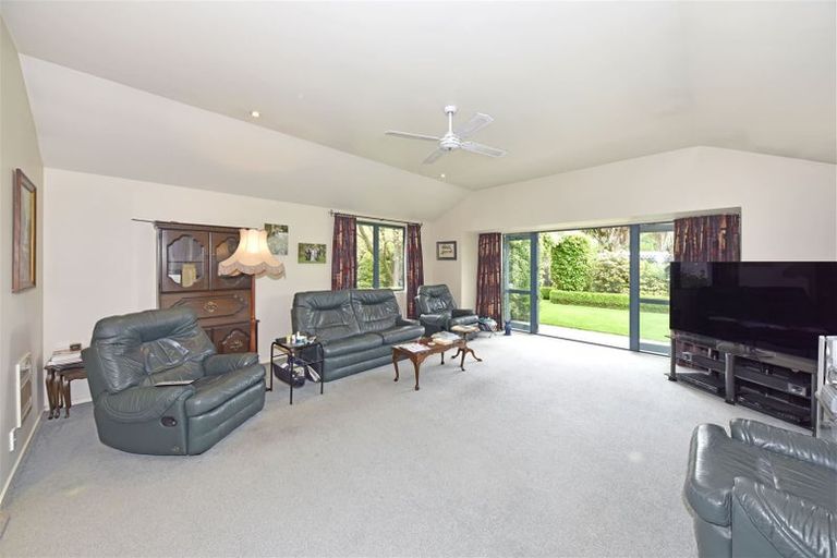 Photo of property in 27 Acorn Close, Waltham, Christchurch, 8023
