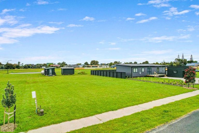 Photo of property in 12 Motutere Drive, Matarangi, 3592