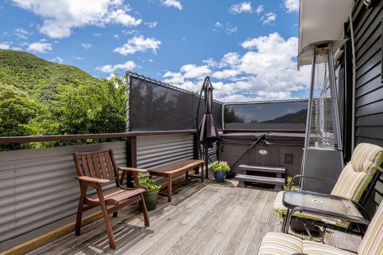 Photo of property in 14 Beach Road, Waikawa, Picton, 7220