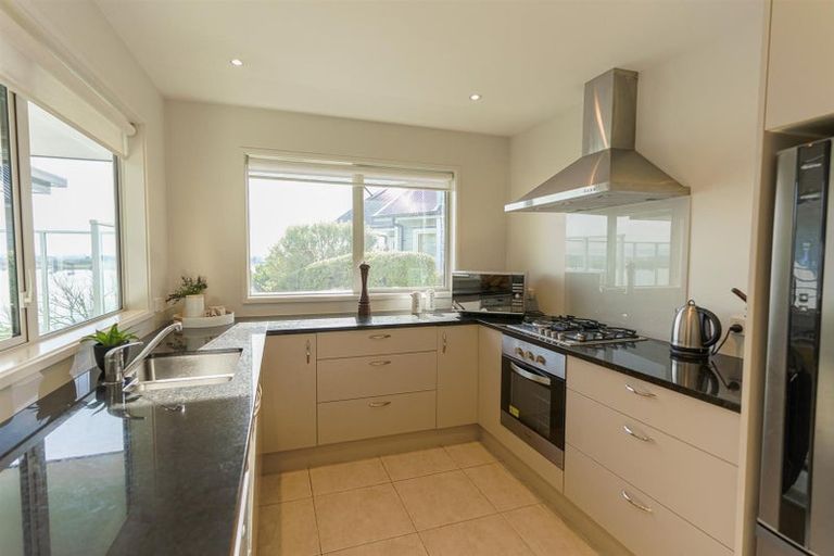 Photo of property in 19 The Brae, Mount Pleasant, Christchurch, 8081