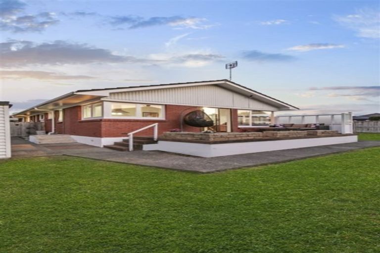 Photo of property in 1/38 Shakespeare Road, Milford, Auckland, 0620