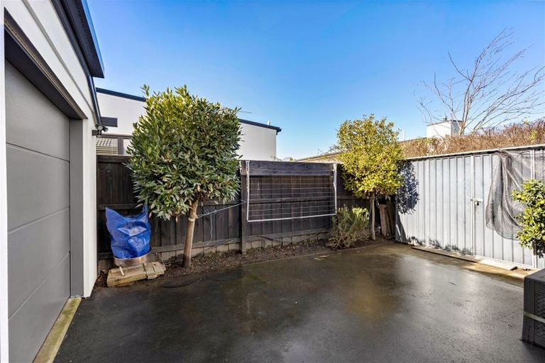 Photo of property in 27 Holiday Drive, Mairehau, Christchurch, 8052