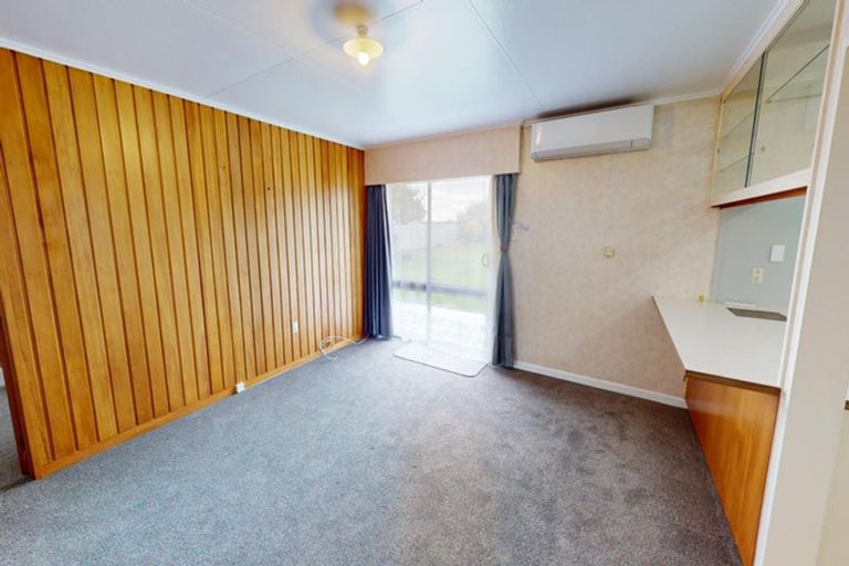 Photo of property in 42 Kimberley Grove, Westbrook, Palmerston North, 4412