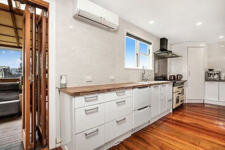 Photo of property in 37 Village Way, Ardmore, Papakura, 2582