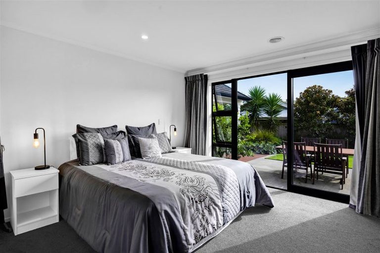 Photo of property in 6 Pebble Beach Court, Waiwhakaiho, New Plymouth, 4312