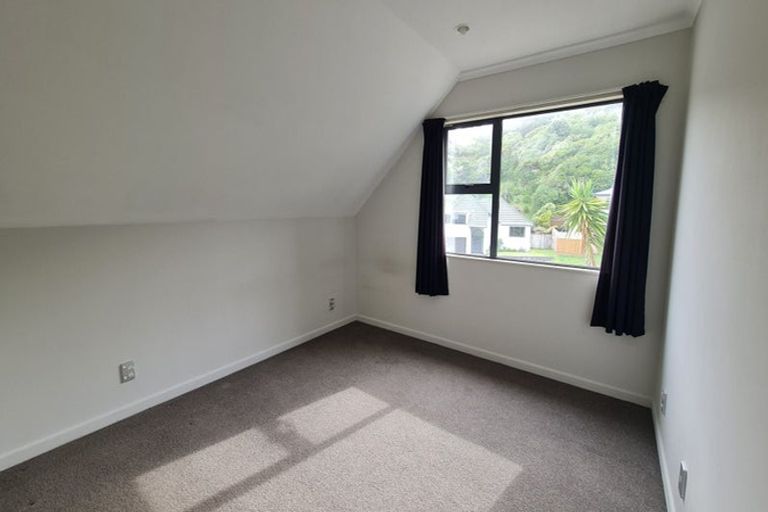 Photo of property in 30a Domanski Crescent, Owhiro Bay, Wellington, 6023