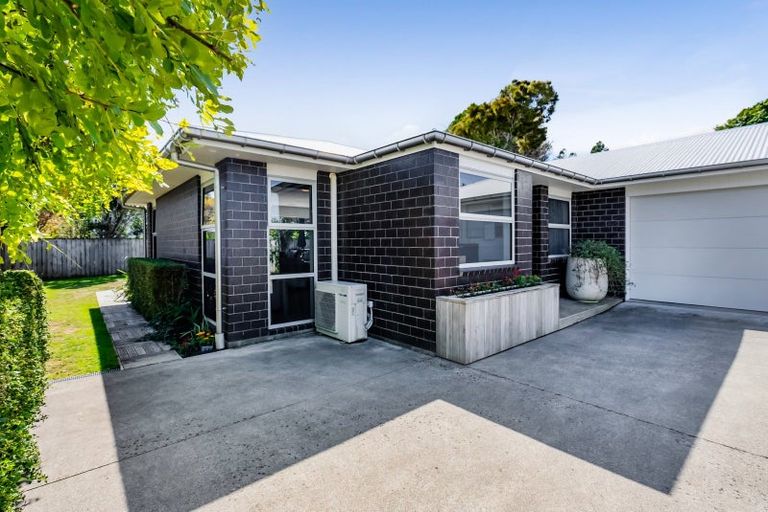Photo of property in 77 Brooklands Road, Brooklands, New Plymouth, 4310