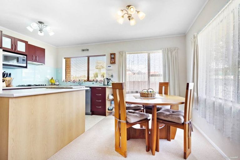 Photo of property in 2/9 Clayburn Road, Glen Eden, Auckland, 0602