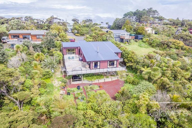 Photo of property in 23 Te Ahuahu Road, Piha, New Lynn, 0772