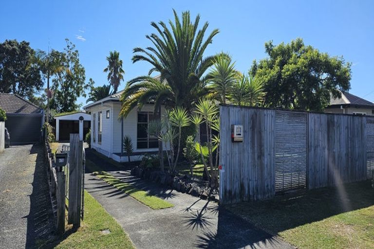 Photo of property in 43 Ngatai Road, Otumoetai, Tauranga, 3110