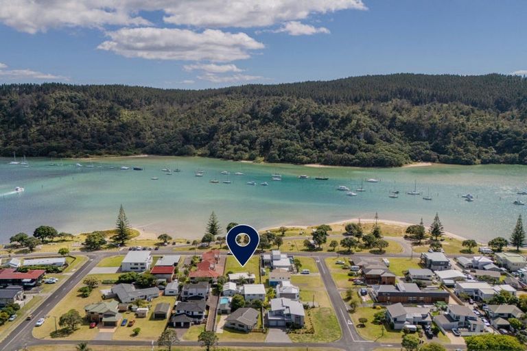Photo of property in 403a Beach Road, Whangamata, 3620