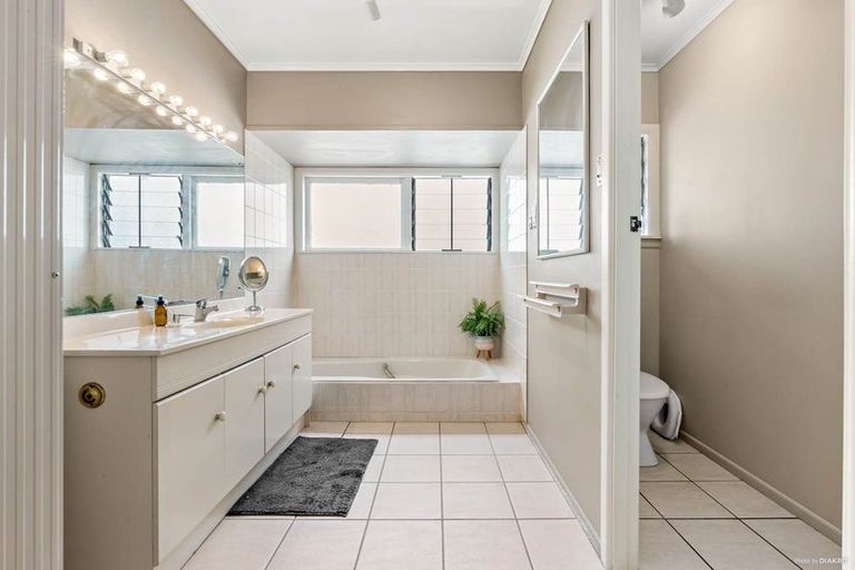 Photo of property in 5 Fortyfoot Lane, Sunnyhills, Auckland, 2010