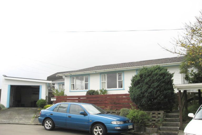 Photo of property in 12 Turville Crescent, Newlands, Wellington, 6037