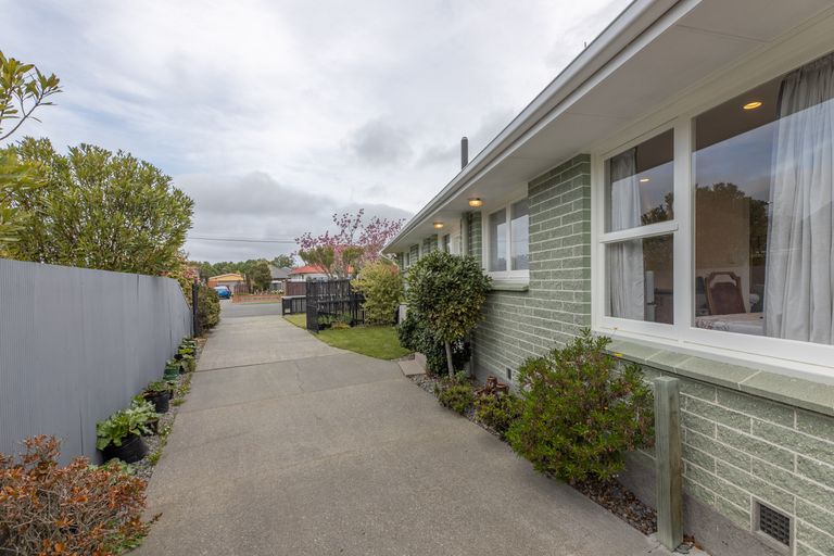 Photo of property in 45 Farquhars Road, Redwood, Christchurch, 8051