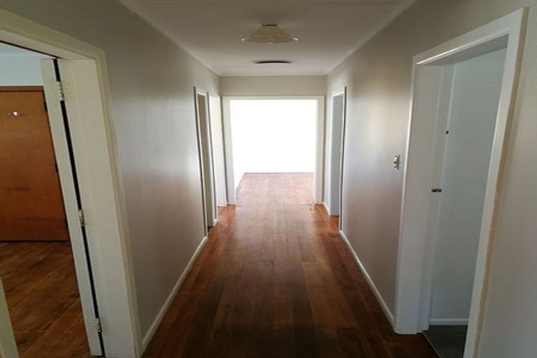 Photo of property in 5 Barrys Road, Glendene, Auckland, 0602