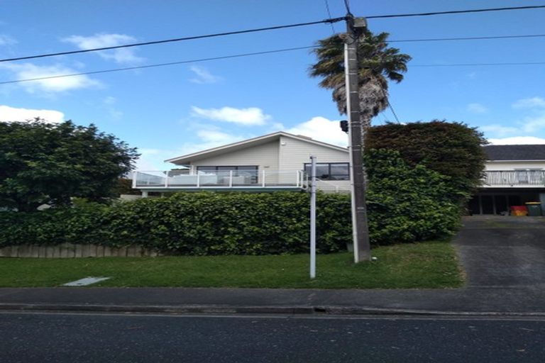 Photo of property in 1/13 Garadice Road, Rothesay Bay, Auckland, 0630