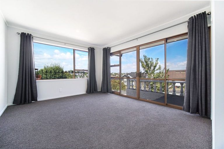 Photo of property in 2 Icarus Place, Half Moon Bay, Auckland, 2012