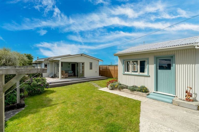 Photo of property in 78 Esplanade, Kaka Point, 9271