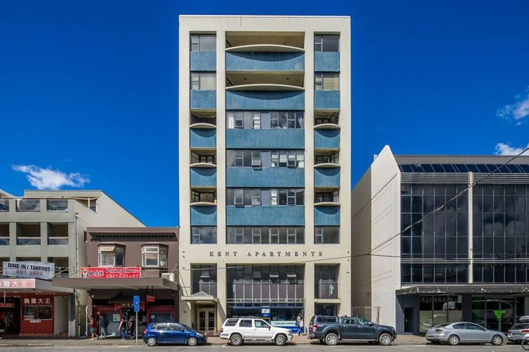 Photo of property in 17 Kent Terrace - Kent Apartments, 7e/16 Kent Terrace, Mount Victoria, Wellington, 6011