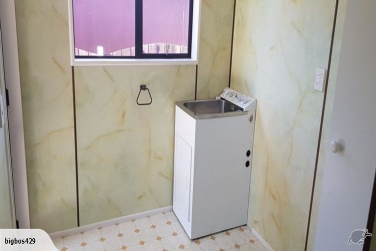 Photo of property in 17 Awanui Drive, Waikanae, 5036