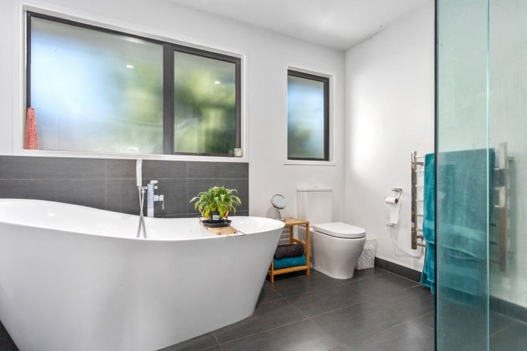 Photo of property in 1 Tawhara Place, Edgecumbe, 3120