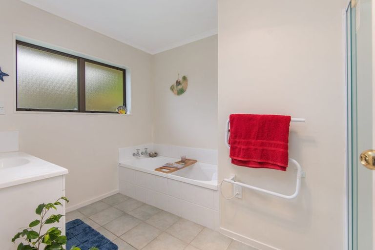 Photo of property in 131 Summerhill Drive, Fitzherbert, Palmerston North, 4410